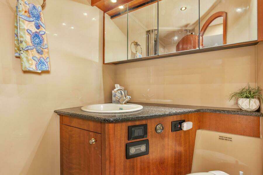 2005 50' Cruisers 500 Express Gratitude VIP Head