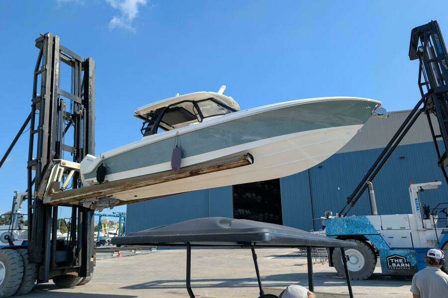 2024 Boston Whaler 350 Realm
