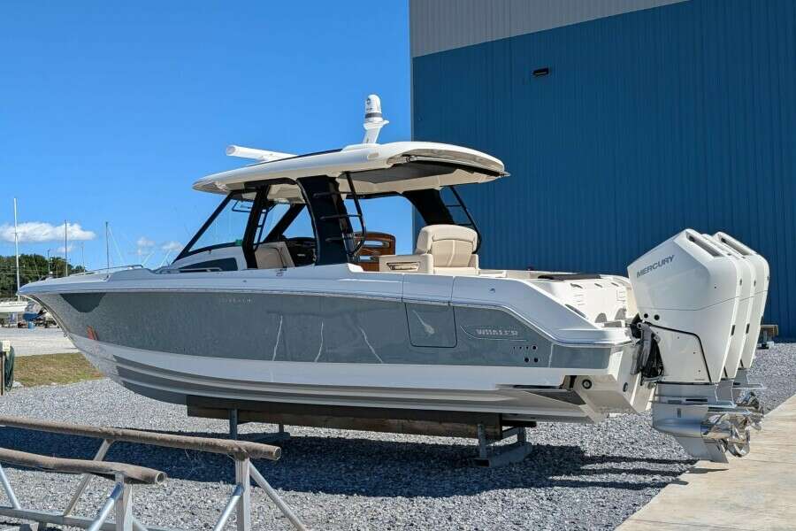 2024 Boston Whaler 350 Realm