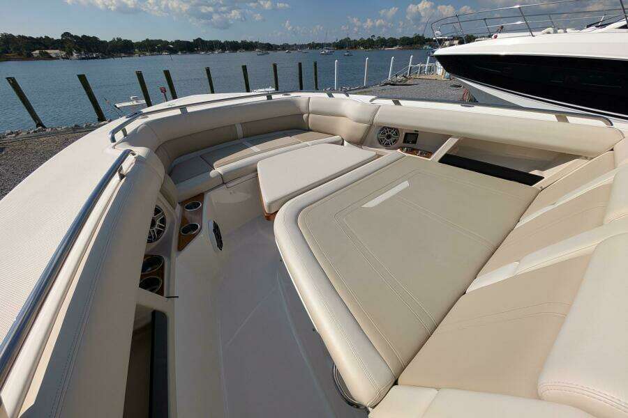 2024 Boston Whaler 350 Realm