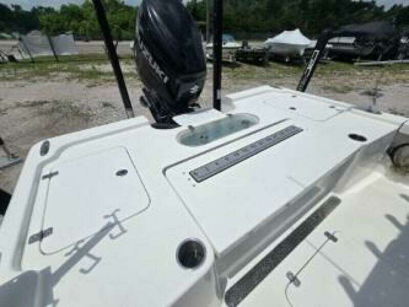 2023 Sea Pro 248 Bay