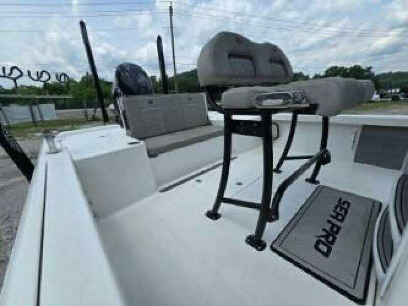 2023 Sea Pro 248 Bay