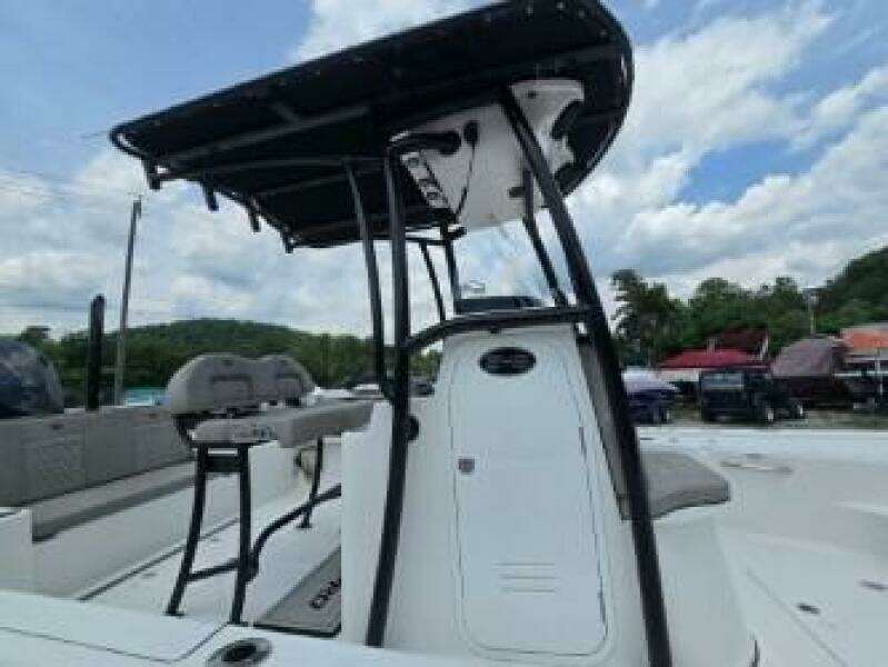 2023 Sea Pro 248 Bay