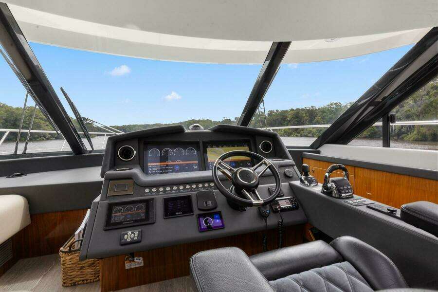 2021 Riviera 5400 Sport Yacht Platinum Edition
