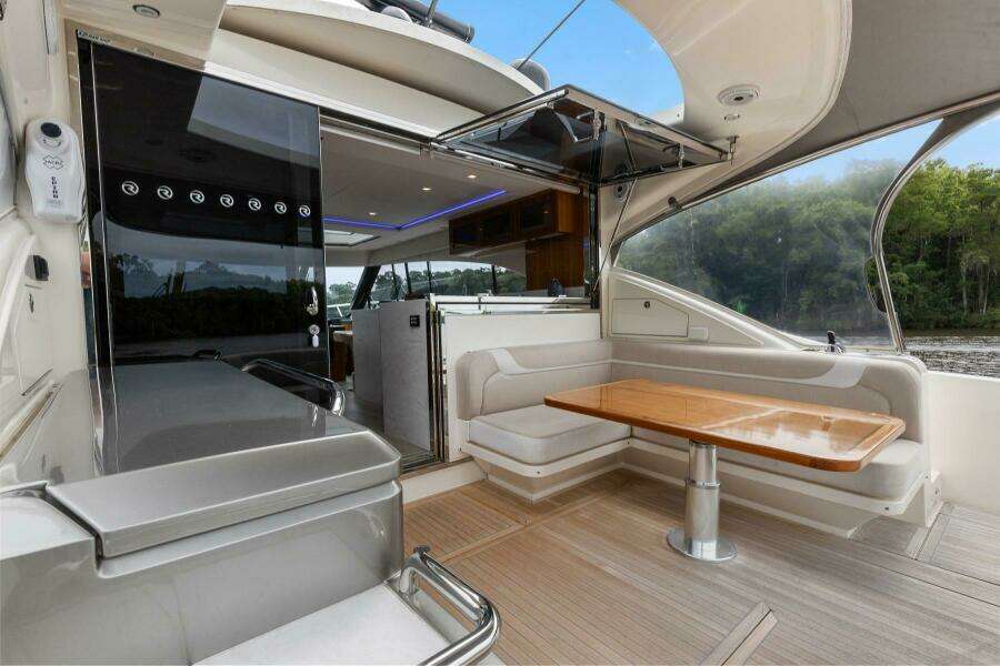 2021 Riviera 5400 Sport Yacht Platinum Edition