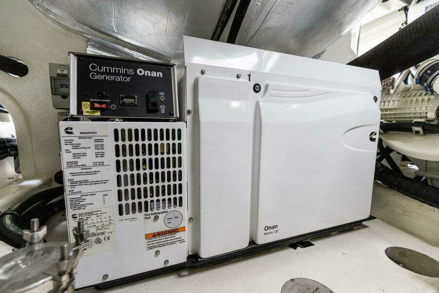 2021 Riviera 5400 Sport Yacht Platinum Edition