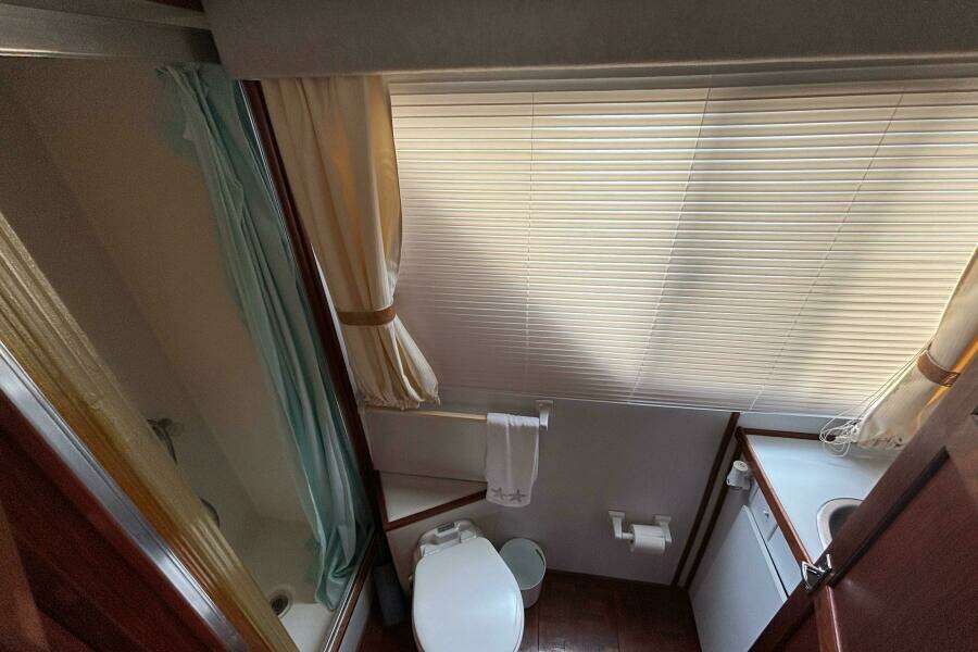 1994 Harbor Master 52 Coastal Cruiser