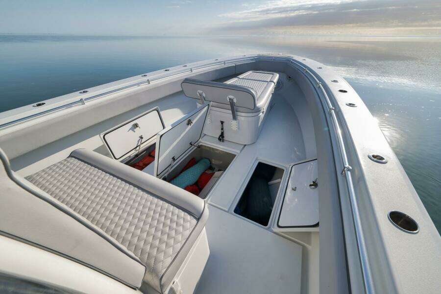 2021 Contender 39 ST