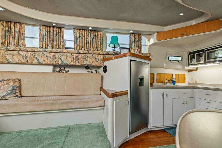 1996 Mainship 37 Motor Yacht
