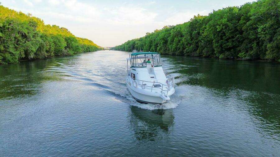 1996 Mainship 37 Motor Yacht