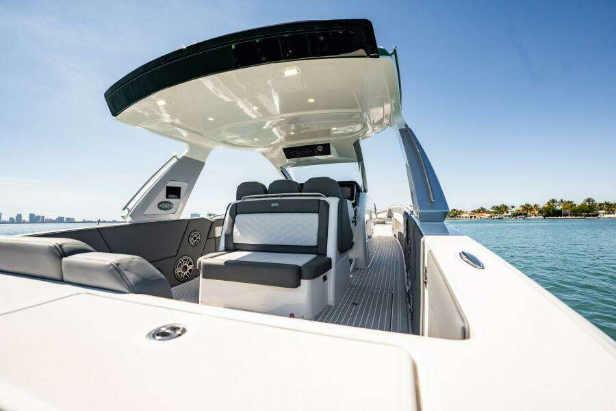 2024 Cigarette 42 Auroris