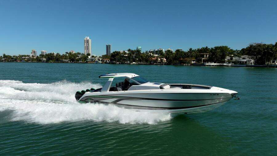 2024 Cigarette 42 Auroris