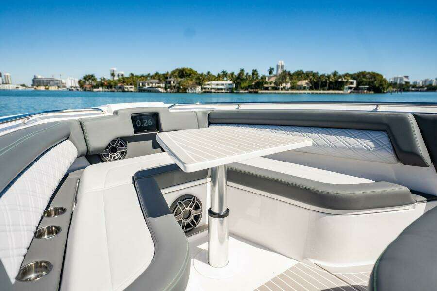 2024 Cigarette 42 Auroris