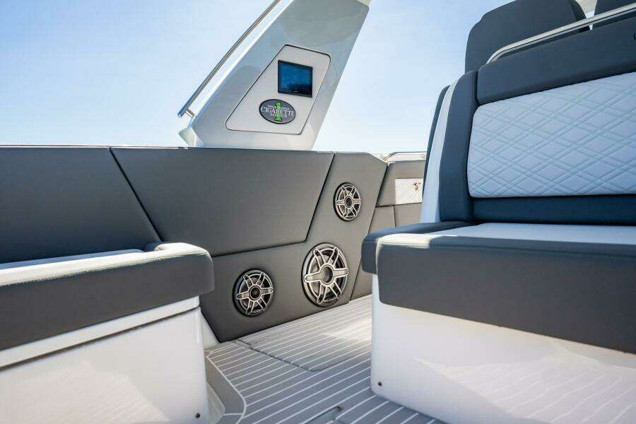 2024 Cigarette 42 Auroris