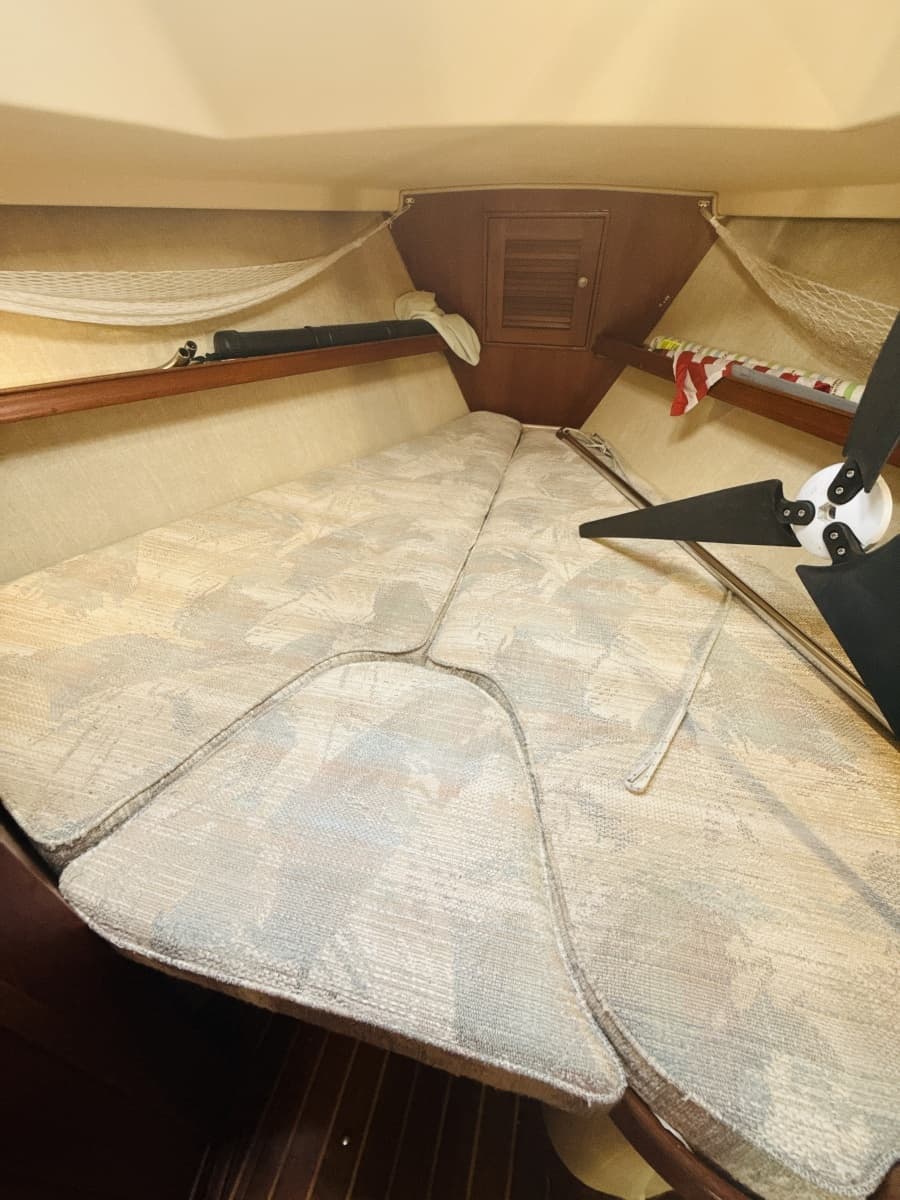 1995 Island Packet 37