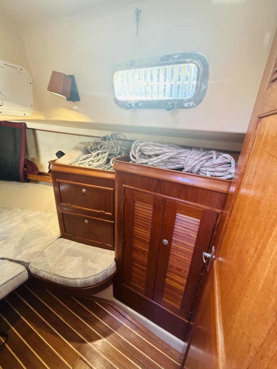 1995 Island Packet 37