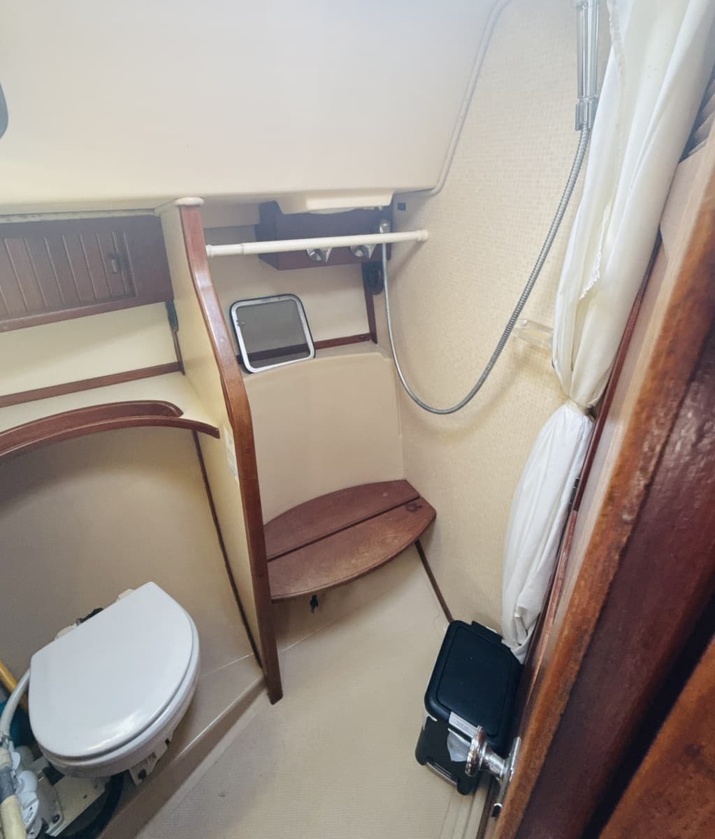 1995 Island Packet 37