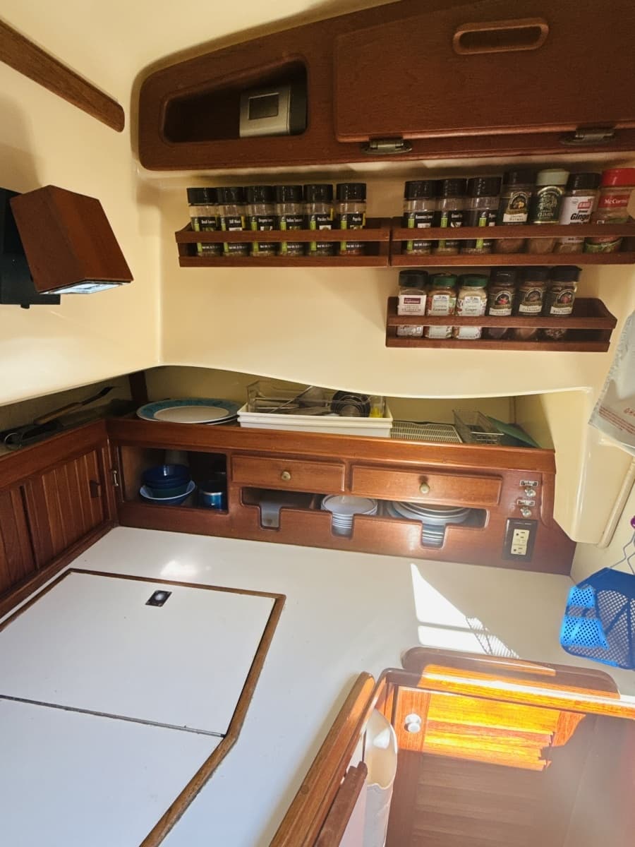 1995 Island Packet 37