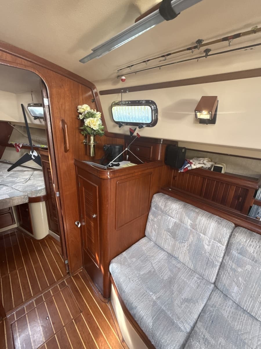 1995 Island Packet 37