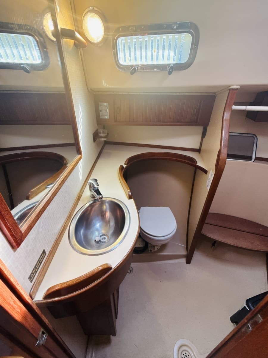 1995 Island Packet 37