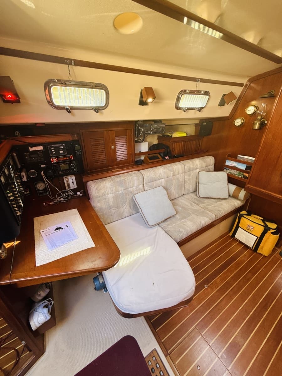 1995 Island Packet 37