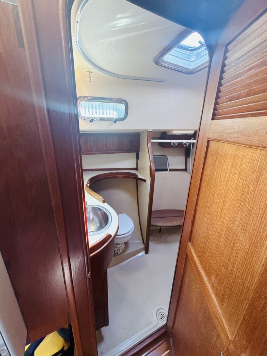 1995 Island Packet 37