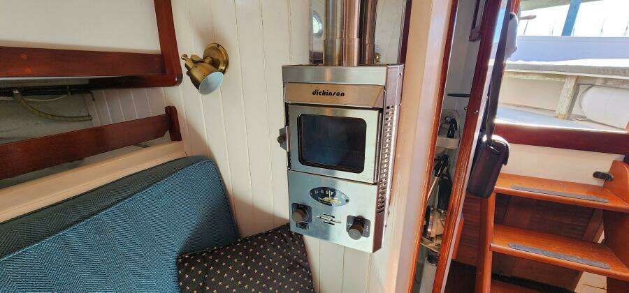 1996 Tillotson-Pearson Motorsailer 32