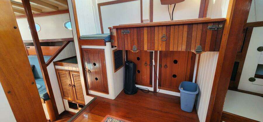 1996 Tillotson-Pearson Motorsailer 32