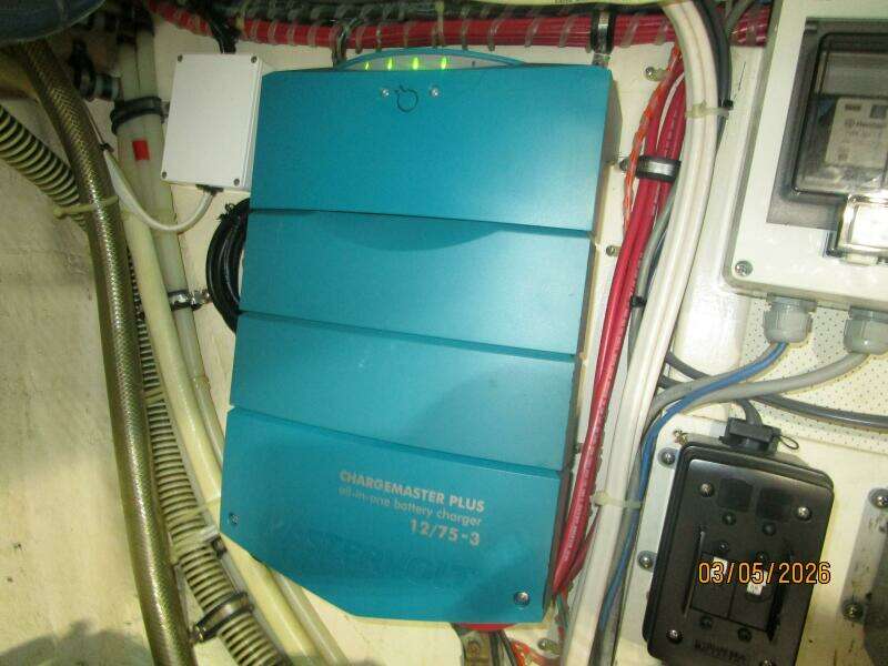 42' Grand Banks battery charger