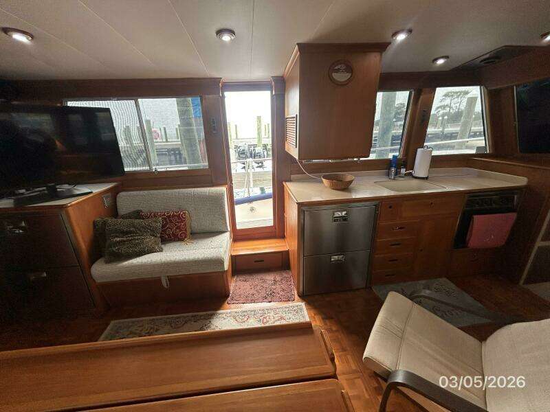 42' Grand Banks salon port