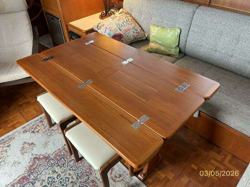 42' Grand Banks salon table2
