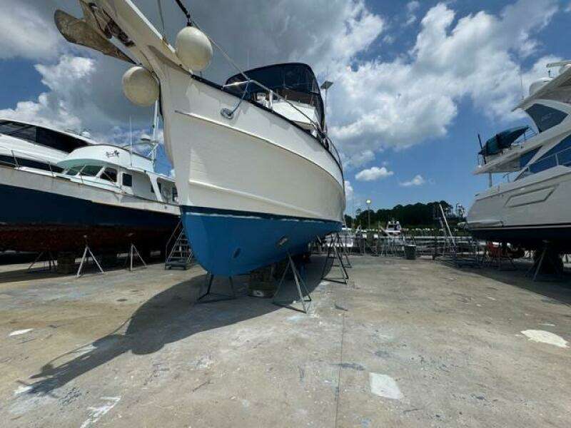 42' Grand Banks hauled out3