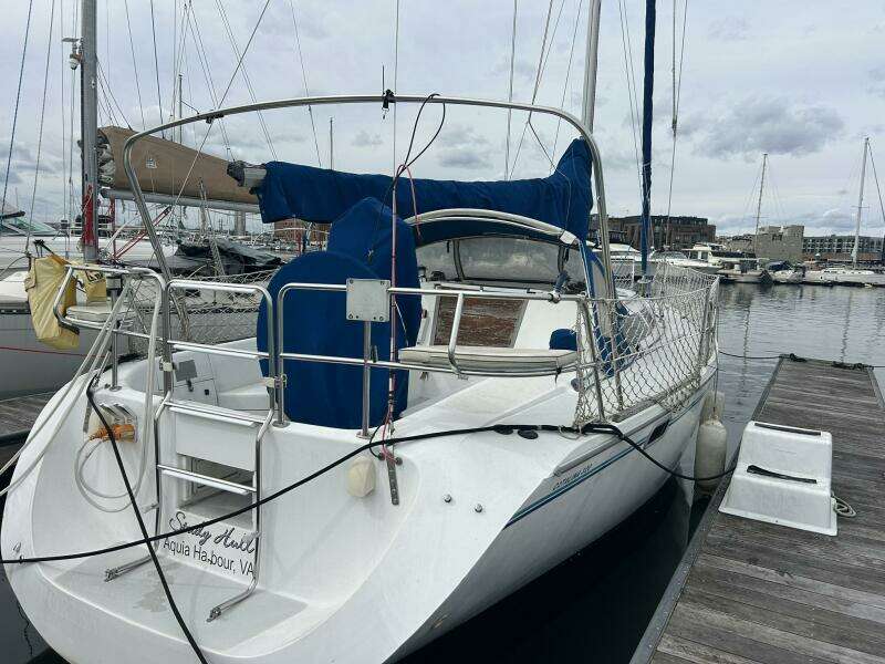 1995 Catalina 320 Study Hull