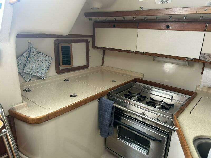 1995 Catalina 320 Study Hull