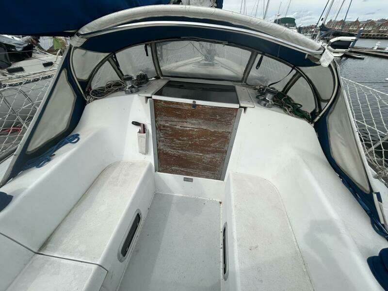 1995 Catalina 320 Study Hull