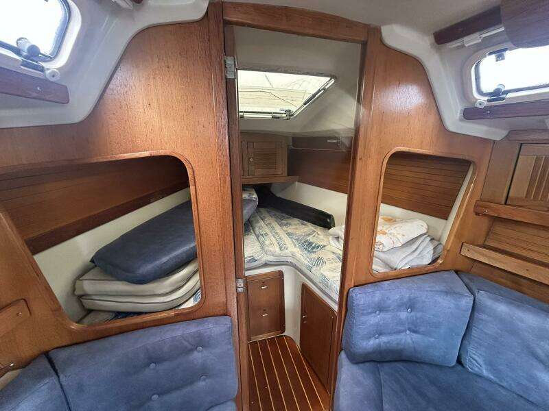 1995 Catalina 320 Study Hull