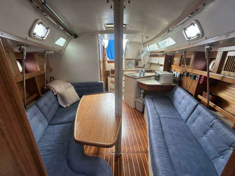 1995 Catalina 320 Study Hull
