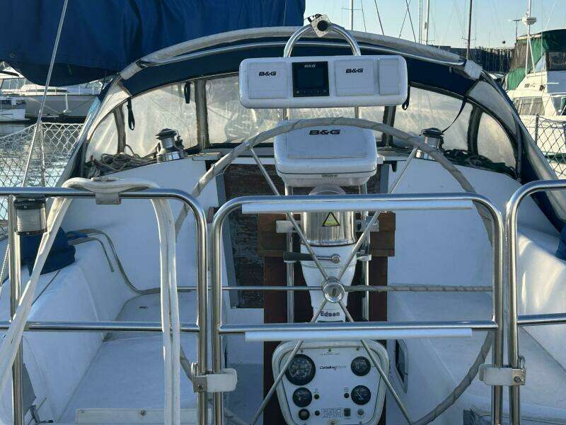 1995 Catalina 320 Study Hull