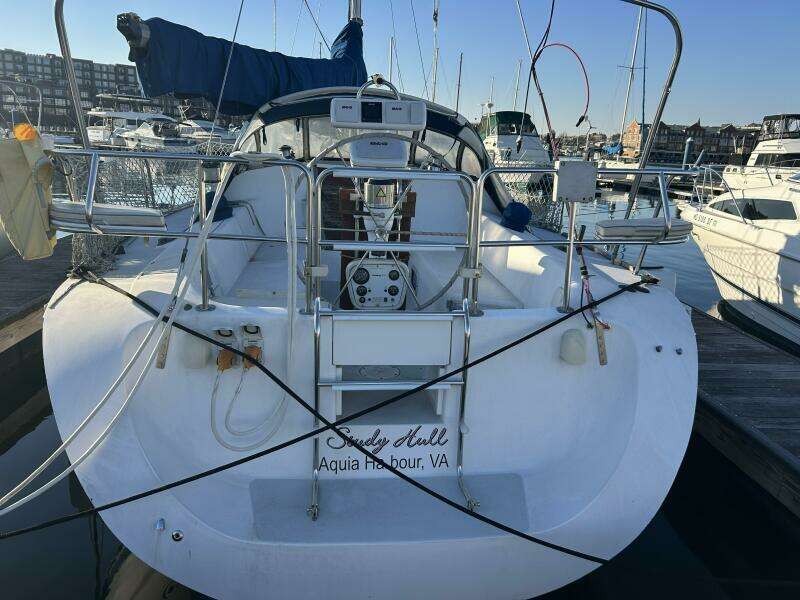 1995 Catalina 320 Study Hull