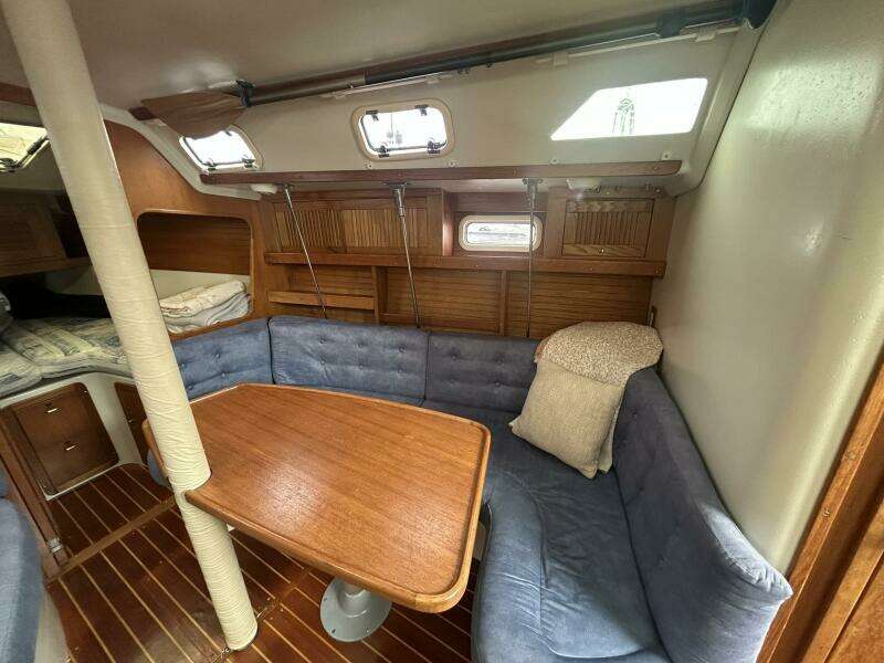 1995 Catalina 320 Study Hull