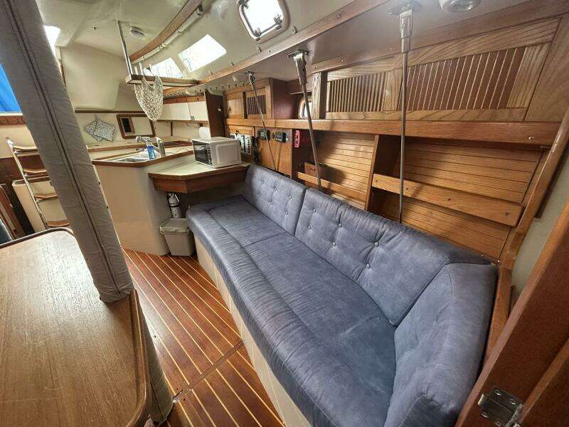 1995 Catalina 320 Study Hull