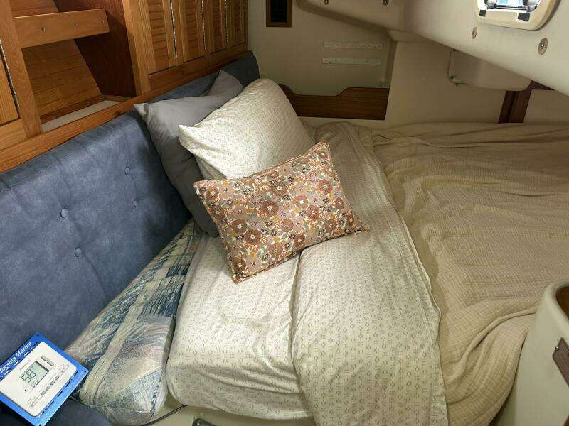 1995 Catalina 320 Study Hull