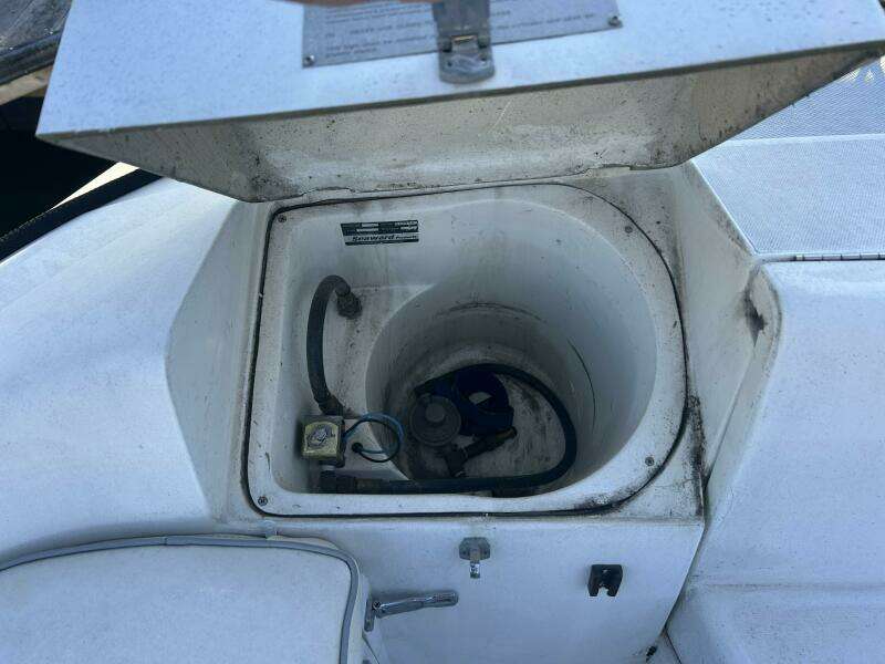 1995 Catalina 320 Study Hull