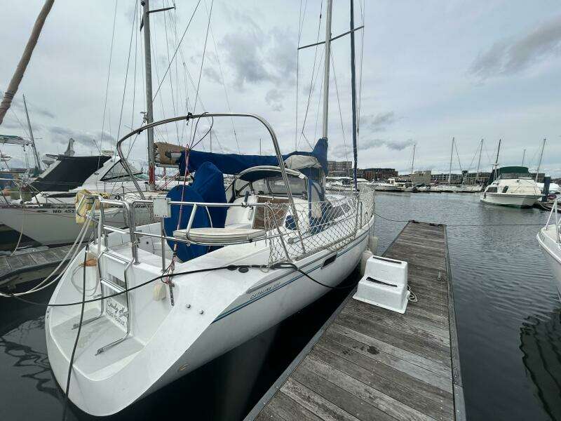 1995 Catalina 320 Study Hull