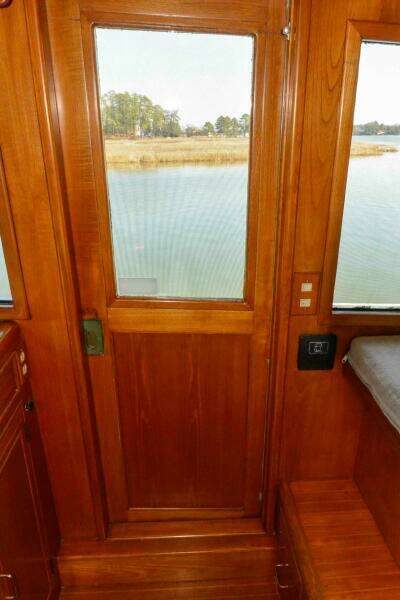 Piloot house starboard door closed