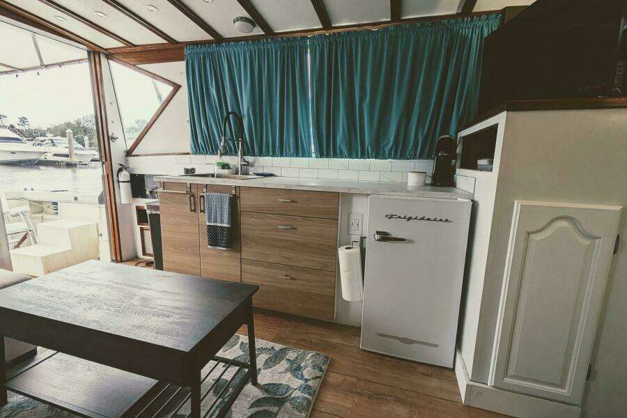 1969 Chris-Craft 35 Commander