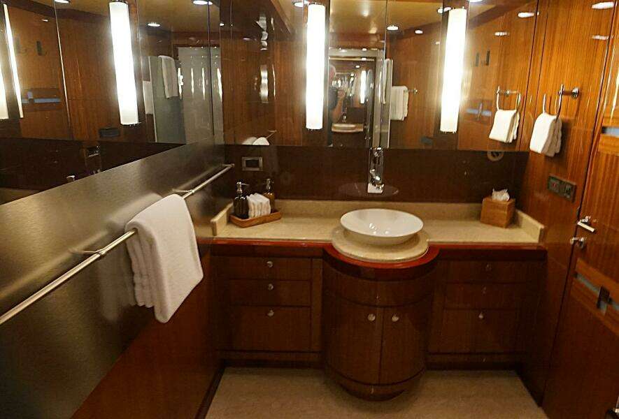 2008 Ocean Alexander 100 Skylounge Megayacht