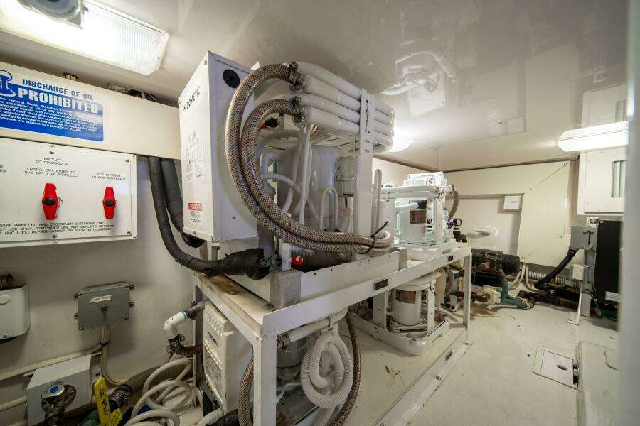 2006 Viking 52 Convertible