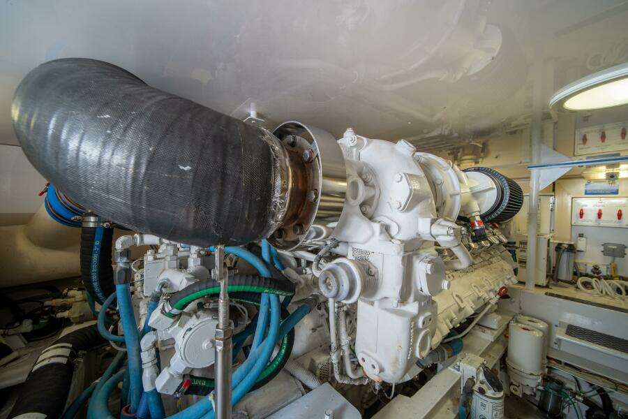 2006 Viking 52 Convertible