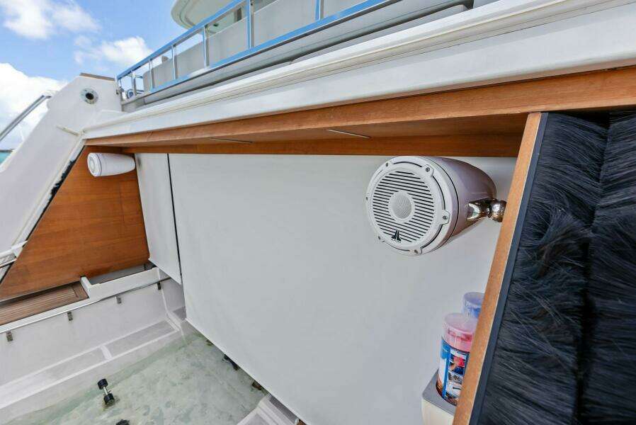 2023 Custom Line 33 Navetta